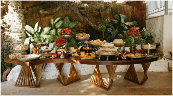 How Do I Set the Scene Without Overcomplicating It?