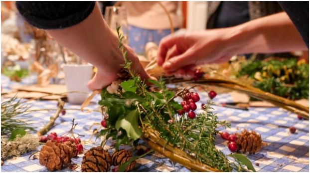 Why Do Seasonal Party Themes for Home Make Hosting So Much Easier?