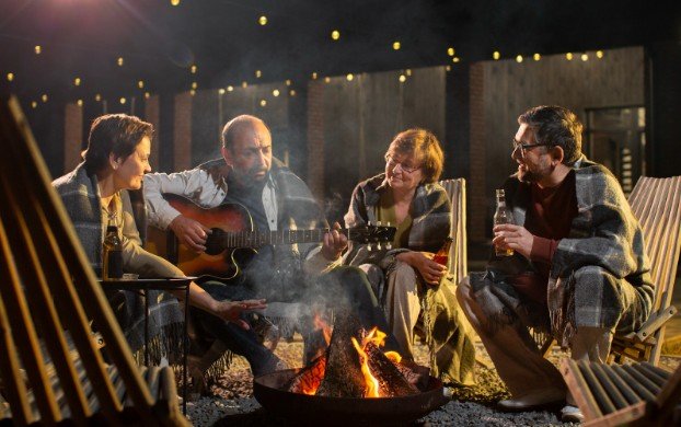 What Are The Best Theme Styles For A Summer Gathering